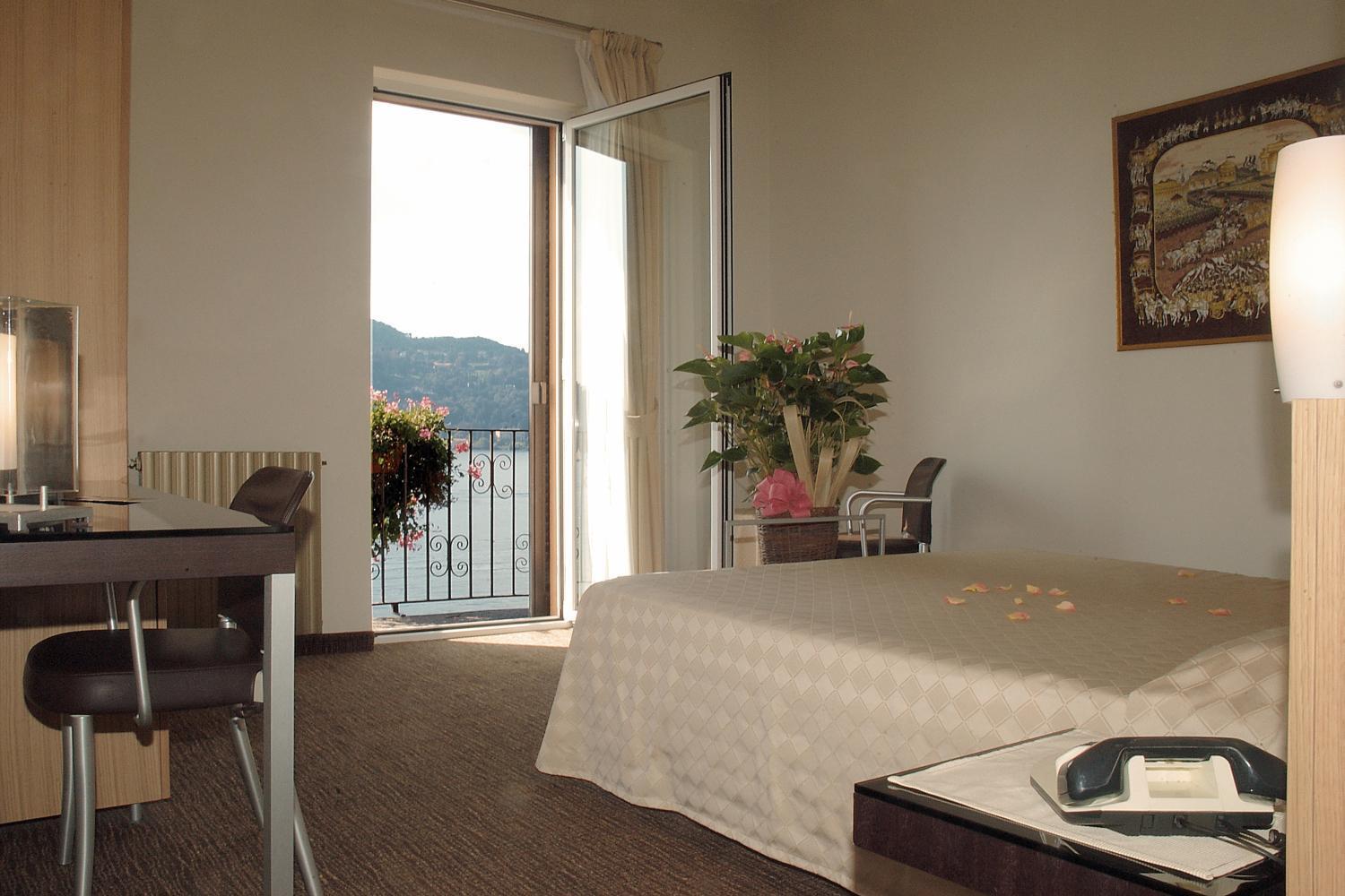 Hotel Lido Ranco Eksteriør billede