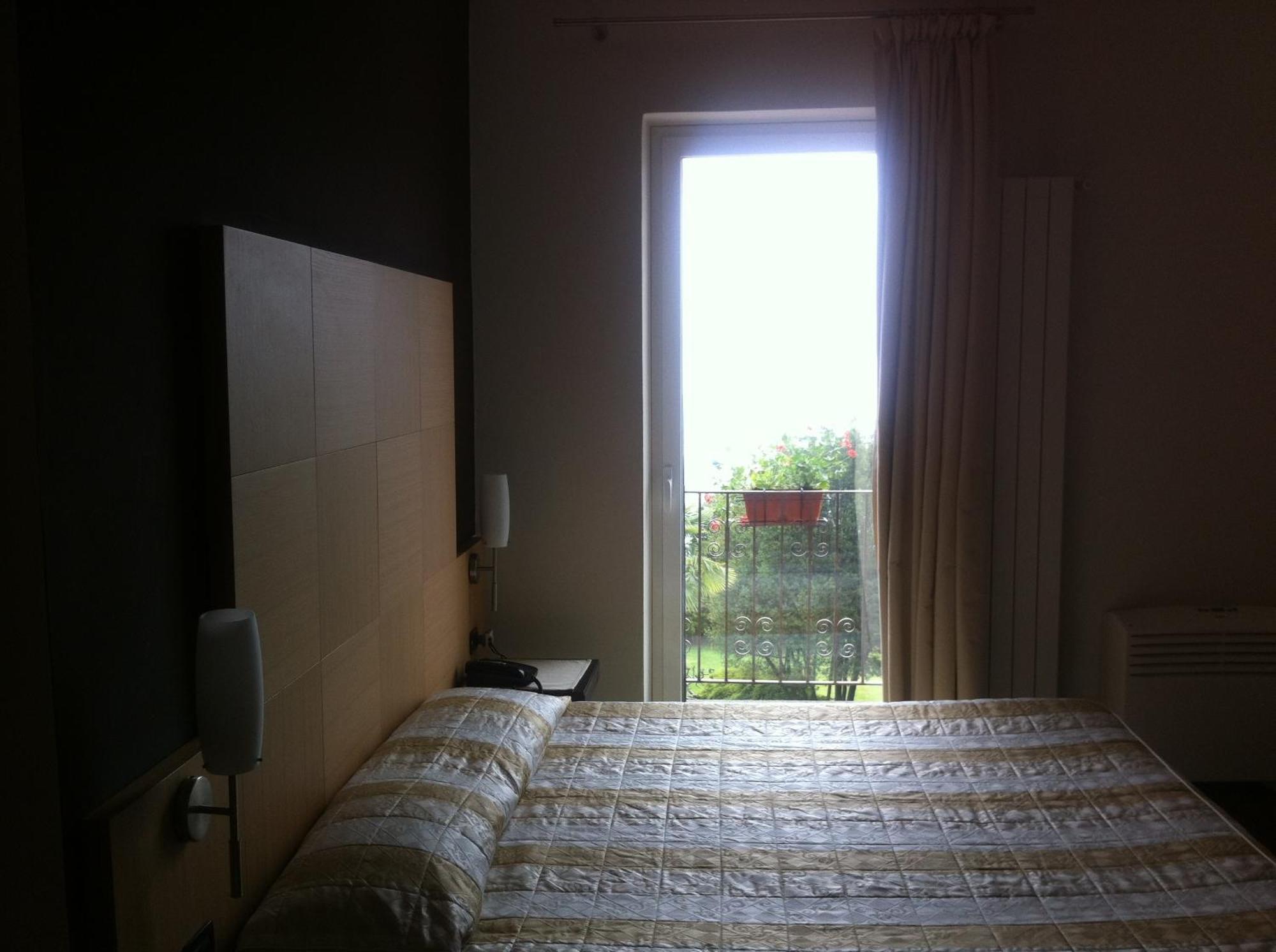 Hotel Lido Ranco Eksteriør billede